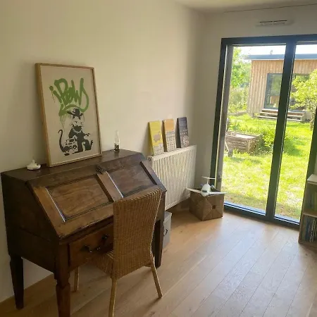 Family Home With Garden בית נופש ורטו