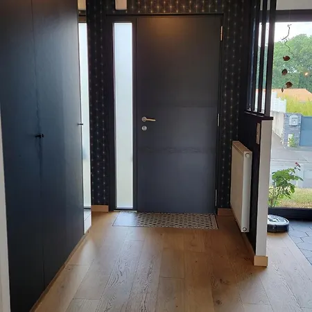 בית נופש Family Home With Garden *