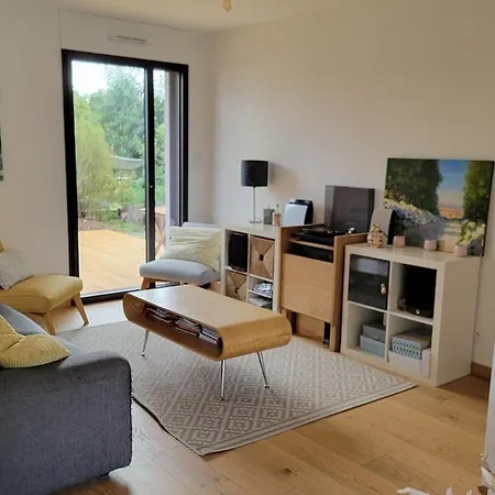 Family Home With Garden ורטו