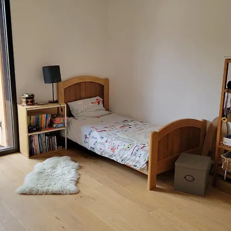 בית נופש Family Home With Garden ורטו